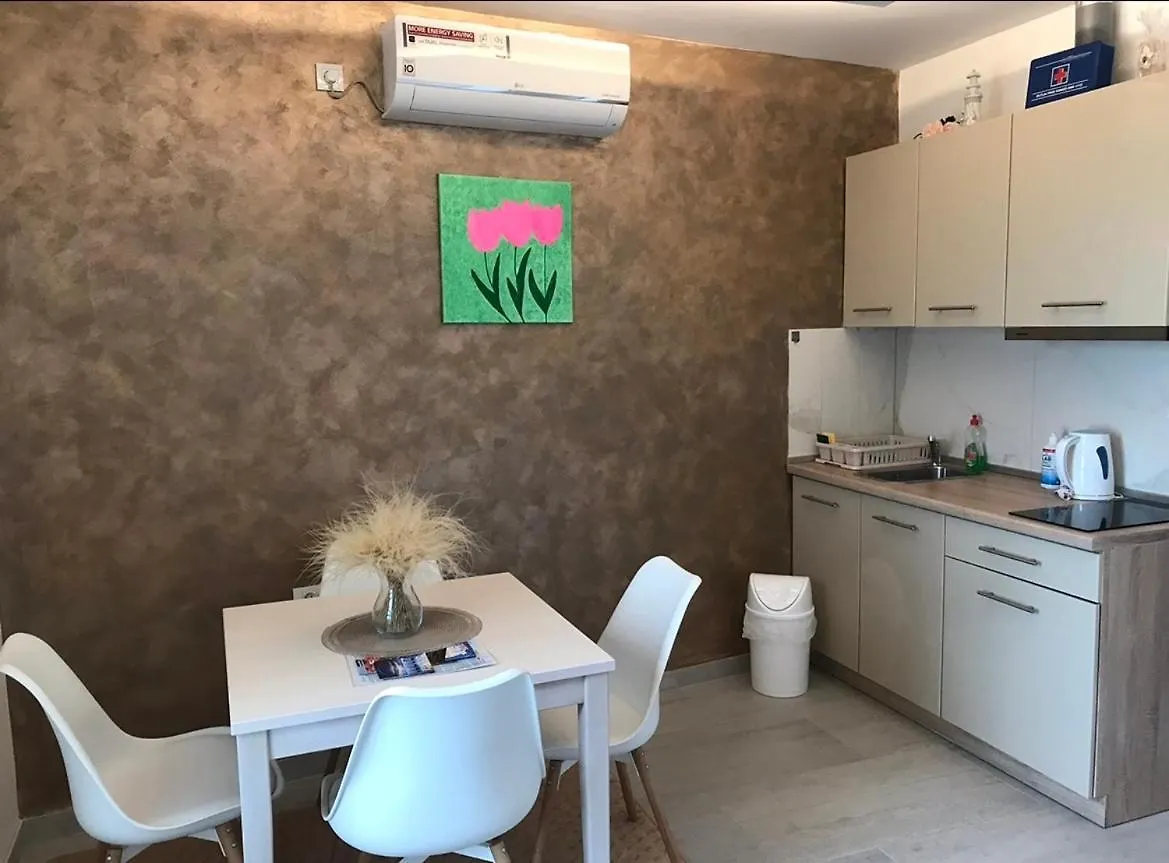 Apartmani Anloma Lorainne Povljana