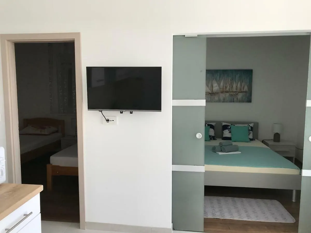 Apartment Apartmani Anloma Lorainne Povljana