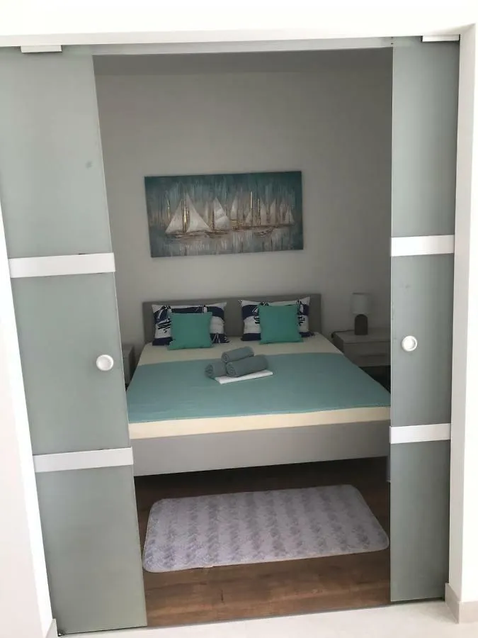 Apartment Apartmani Anloma Lorainne Povljana