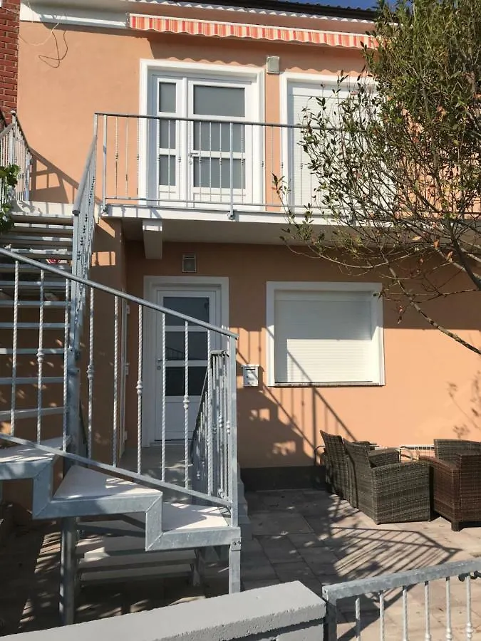 Apartmani Anloma Lorainne Povljana